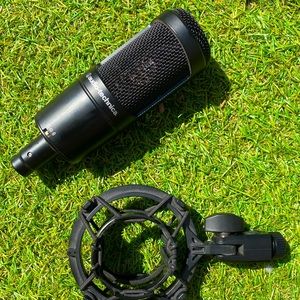 Audio - Technica AT2050 Multi - pattern Large diaphragm condenser Microphone